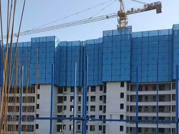 上海某建筑工地建筑爬架網(wǎng)使用案例