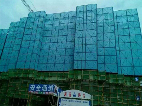 江蘇某建筑工地建筑爬架網(wǎng)使用案例